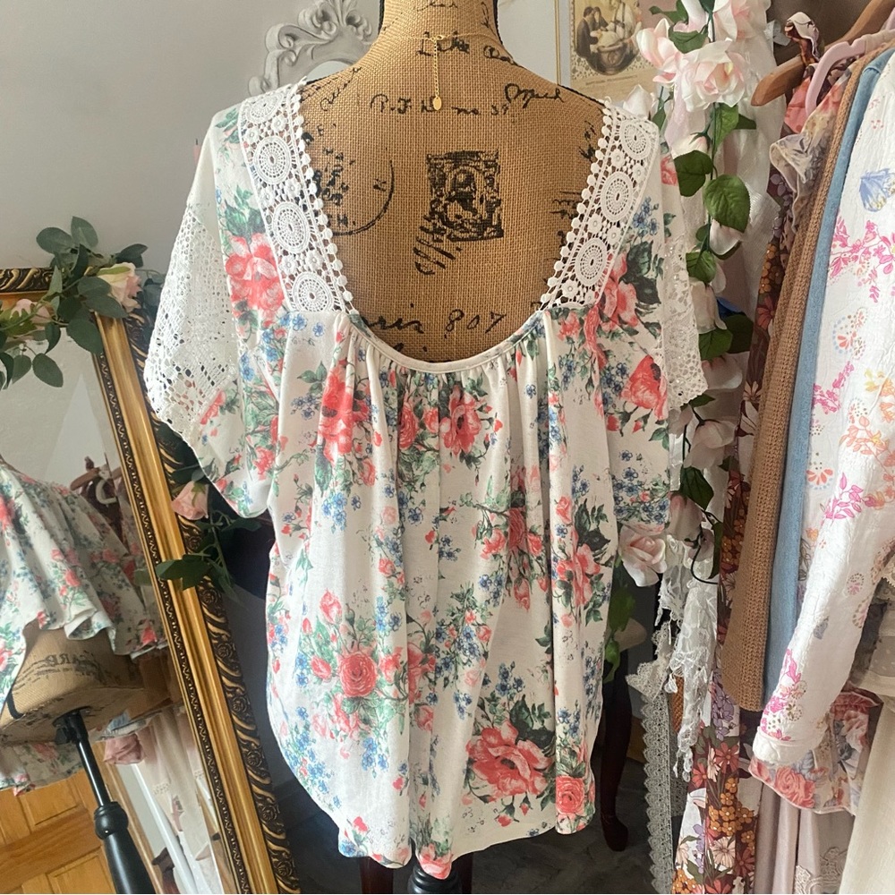Shabby-Chic Floral Top With Crochet Detail - Picture 5 of 5